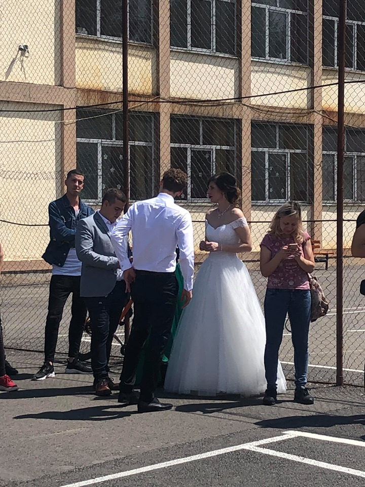 POZA ZILEI. Votul e important, chiar și în ziua nunții