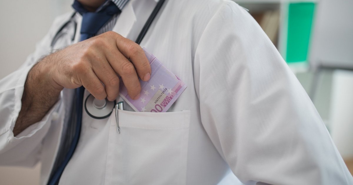Clemența magistraților. Prins în flagrant luând mită