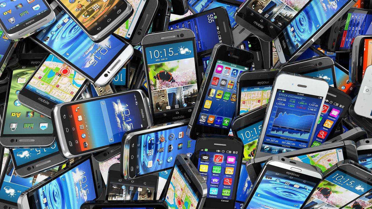 A furat 40 de telefoane, dar a fost prins după ce a făcut o greşeală