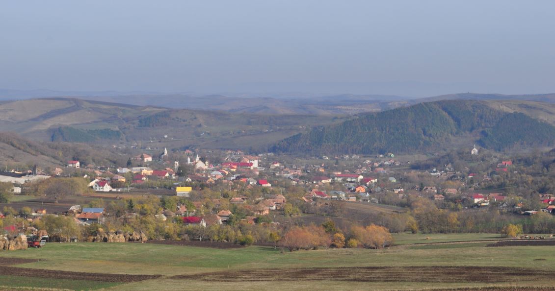 Preotul dintr-un sat din județul Cluj a ținut slujbe și i-a îmbolnăvit pe oameni
