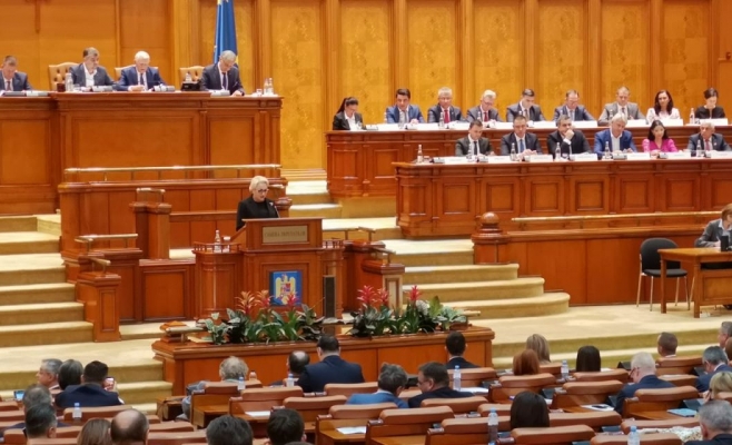 Búcsút int Dăncilă! Megszavazta a parlament a bizalmatlansági indítványt. Kelemen Hunor: „Úgy cselekedtünk