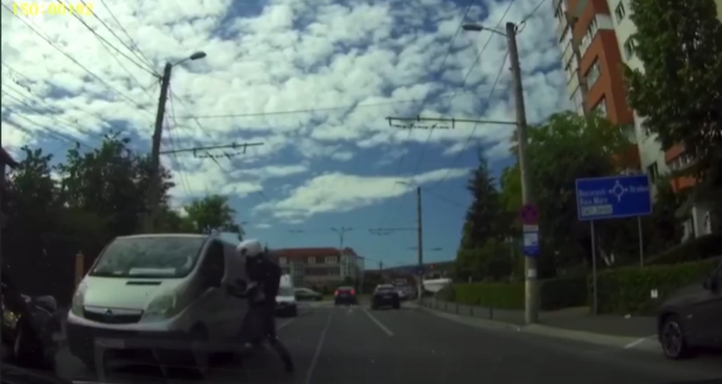luat la BĂTAIE de un motociclist