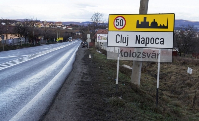 Plăcuţele multilingve, un subiect politic fals?