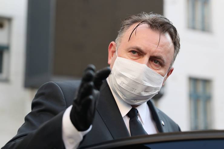 Românii dezvoltă anticorpi la Covid-19. Ce spune ministrul Sănătății