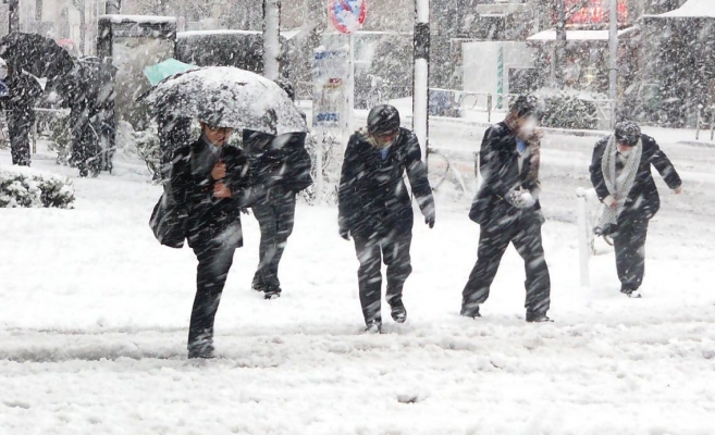 Meteorologii anunţă COD GALBEN de vânt şi ninsoare