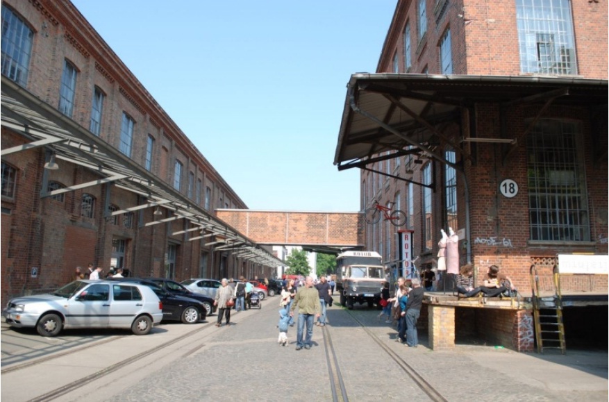 În partea de vest a oraşului Leipzig zona industrială se întinde pe 90 de hectare. Clădirile au fost renovate