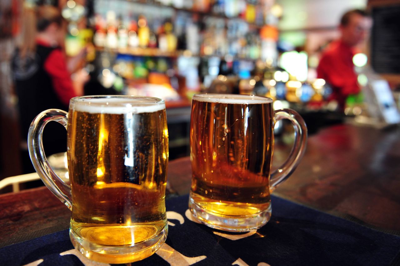 Un pacient infectat cu COVID19 a mers direct la bar