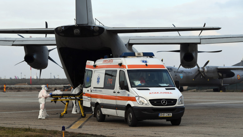 transportați cu avionul militar din Capitală la o secție ATI din țară