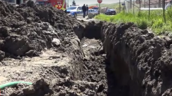 în stare GRAVĂ la spital. Pământul s-a PRĂBUȘIT peste el și l-a ÎNGROPAT de viu