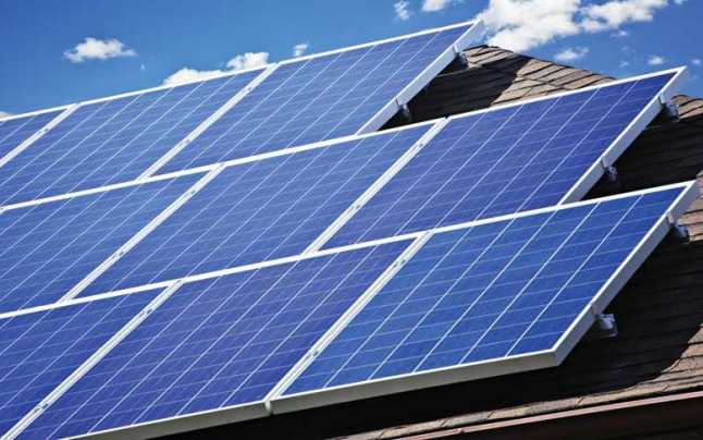 Panouri fotovoltaice pe 7 clădiri din Cluj