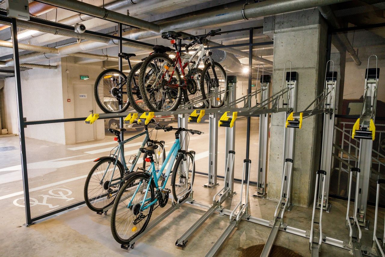 Regulamentul pentru parcările de biciclete a încins spiritele în Primărie. Boc: „Sunt foarte furios