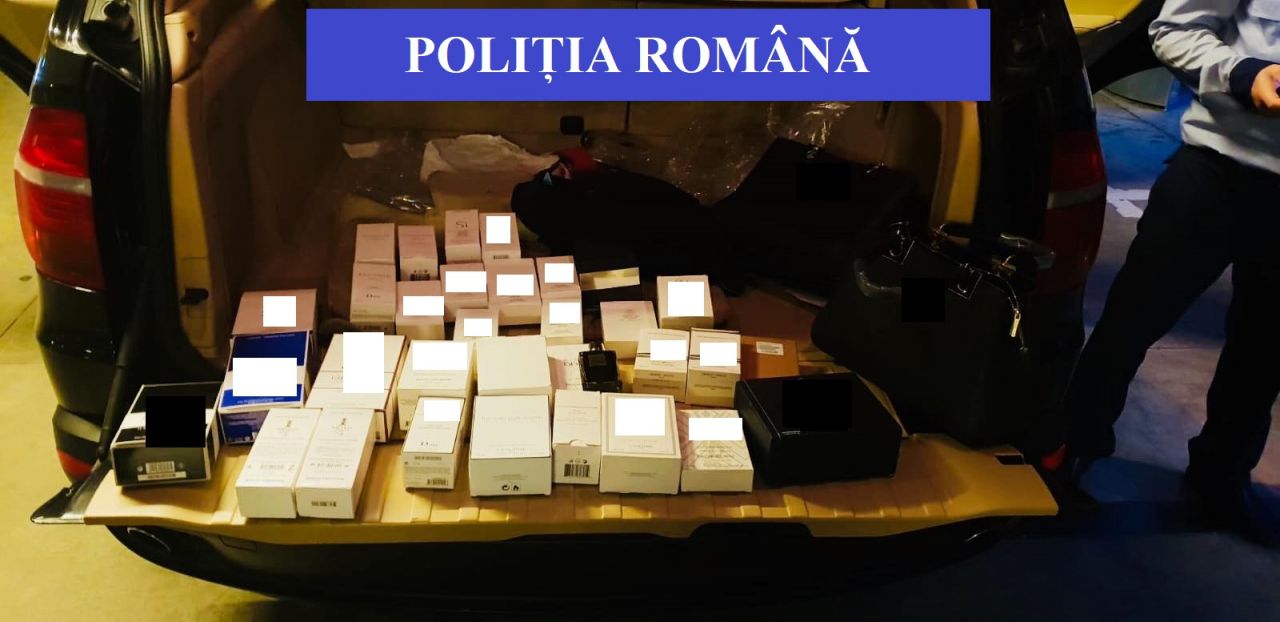 Parfumuri contrafăcute vândute în parcarea mall-ului din Gheorgheni
