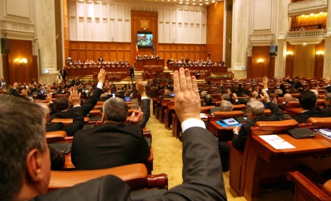 Economist clujean: „Pensiile speciale și privilegiile de orice fel