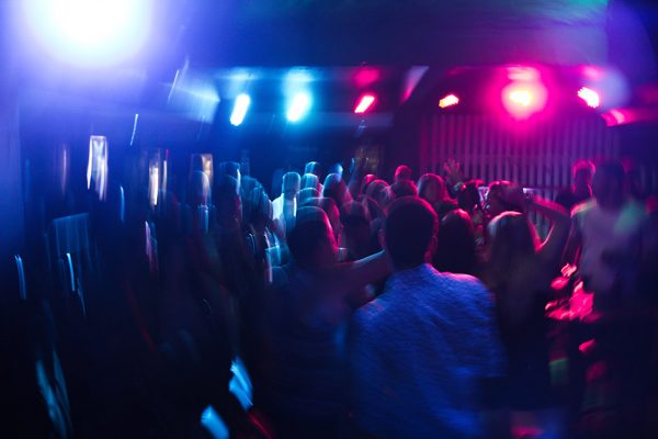 OPRITĂ de polițiști. Un tânăr de 20 de ani își sărbătorea ziua de naștere