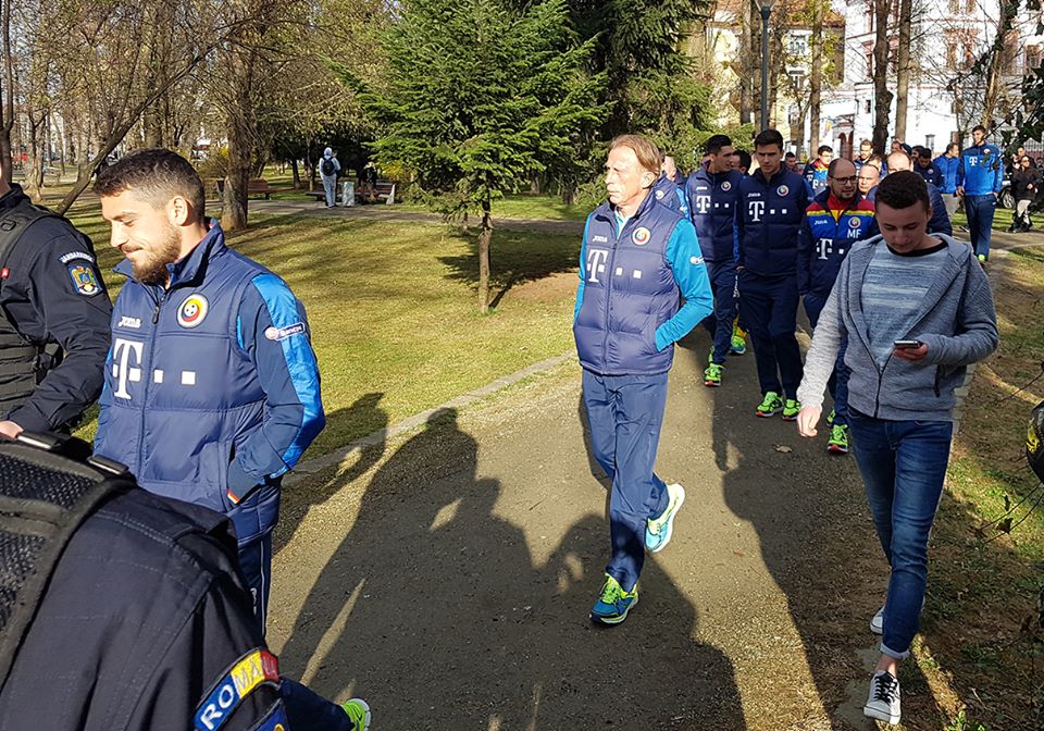 Tricolorii s-au plimbat prin parcul central. FOTO Facebook Echipa naţională de fotbal a României