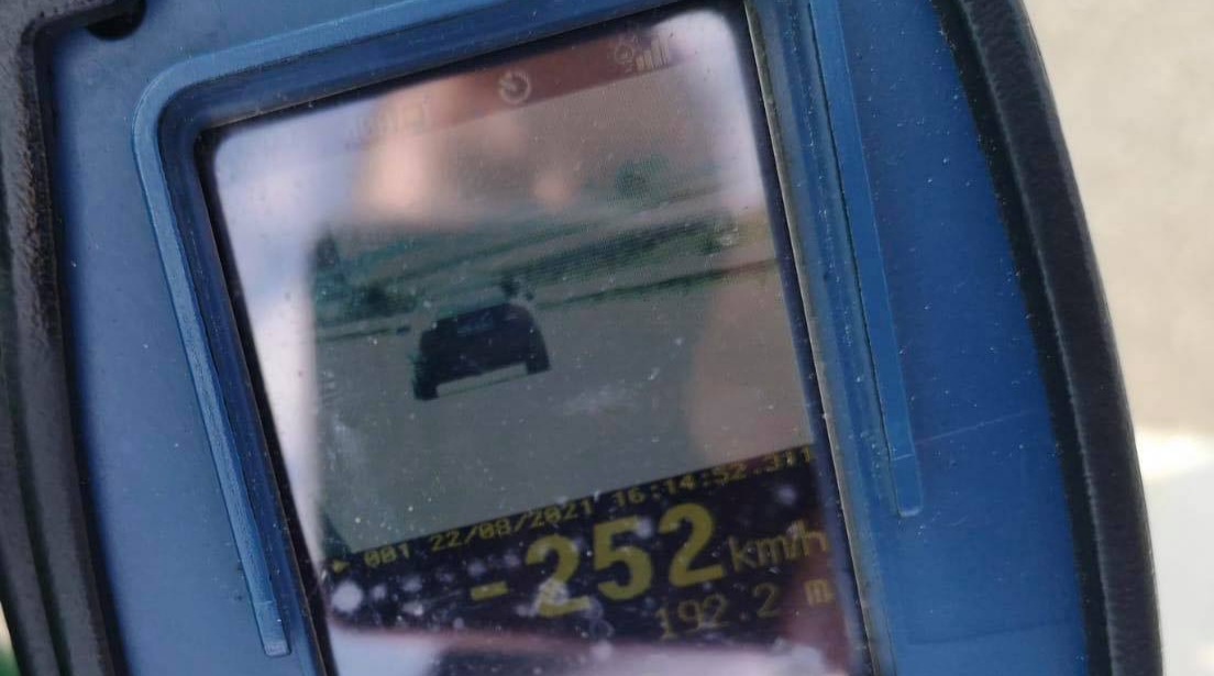 prinși de radar cu aproape 300 de km/h pe A3. „Sunt imagini la care nu este nimic de comentat”.