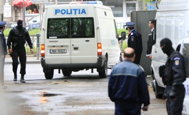 reținuți de polițiști după ce au AGRESAT doi bărbați și au făcut SCANDAL.