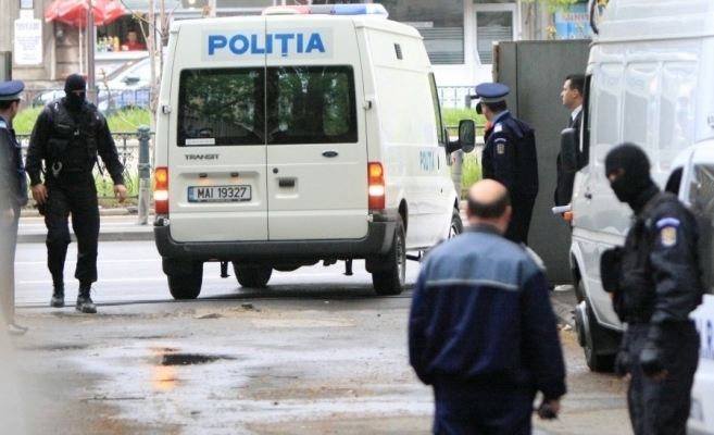 prinși după ce au furat piese dintr-un TIR parcat în ClujNapoca. Hoții
