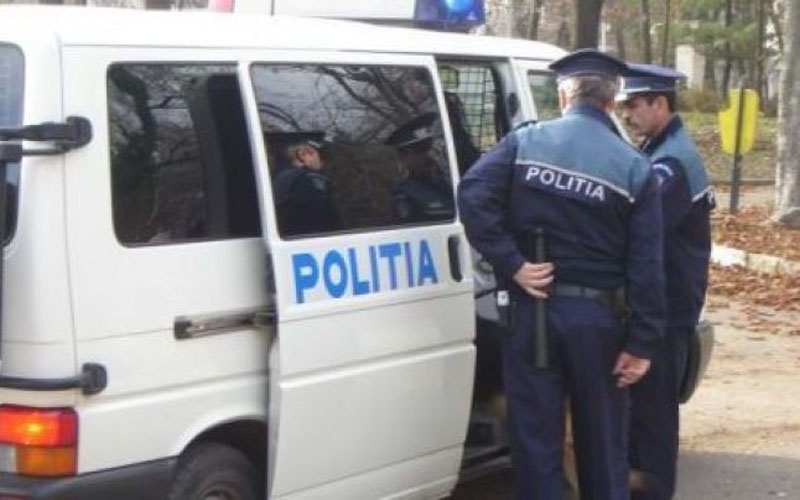 Un polițist a fost AMENINȚAT, iar un jandarm a fost LOVIT într-un scandal pe strada Câmpina