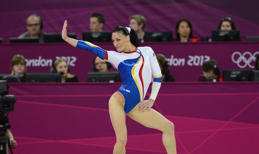 Cătălina Ponor a ratat calificarea în finala la sol după ce arbitrii au revenit asupra notei