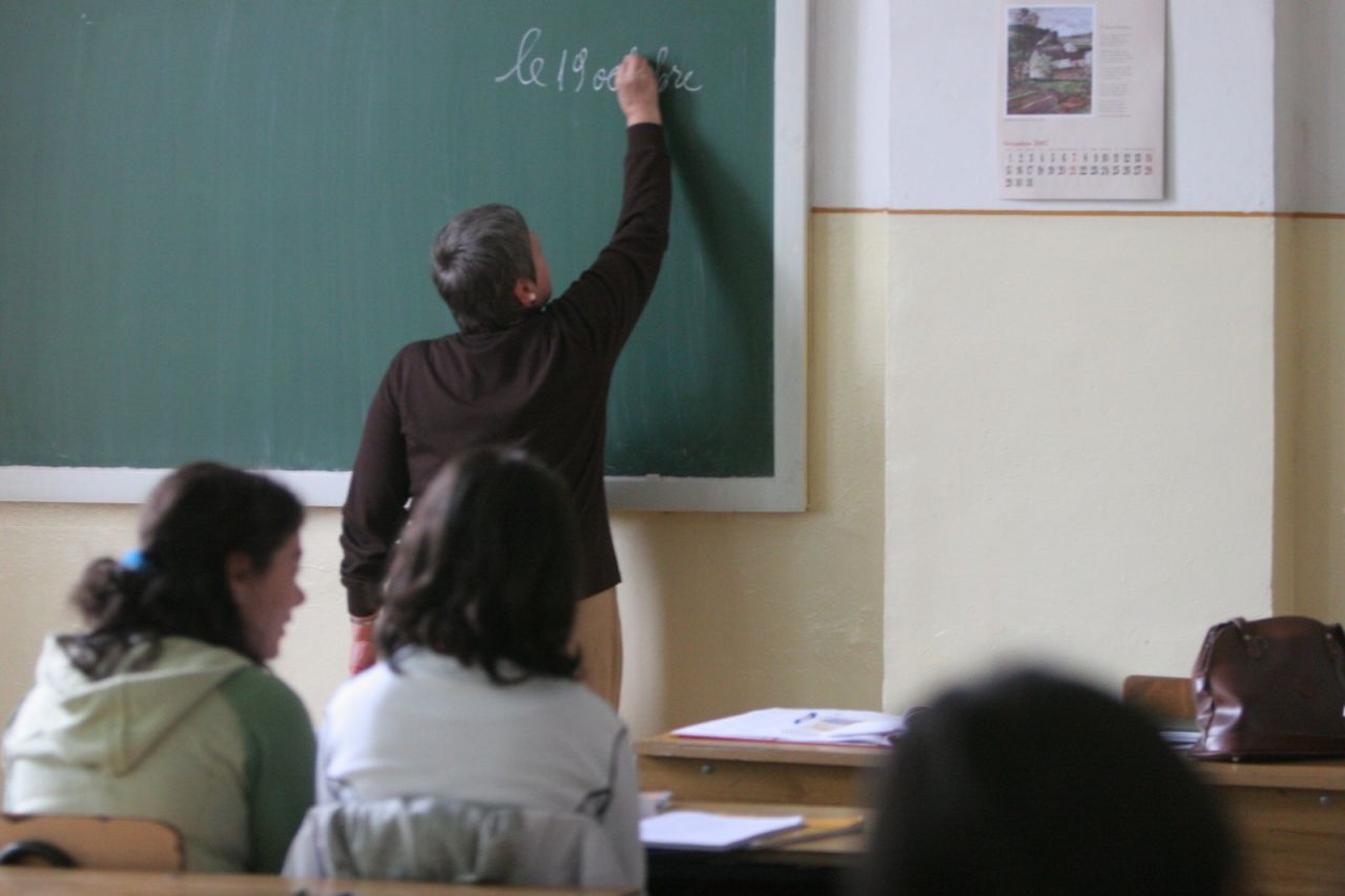 Profesorii vor avea statut de autoritate publică, la fel ca polițiștii?