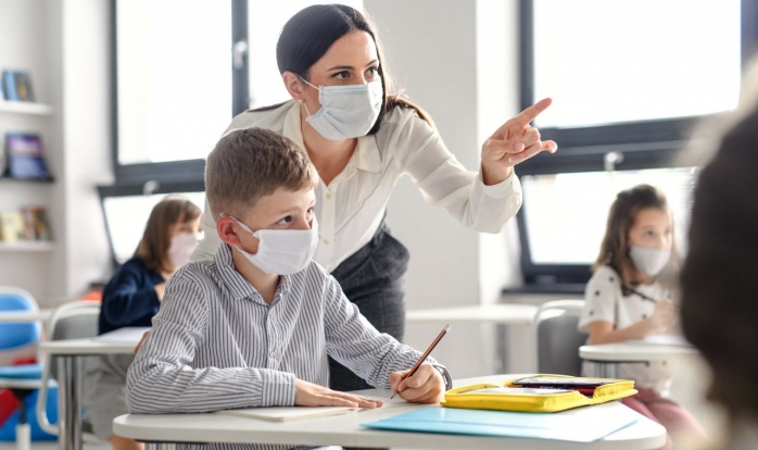 Profesorii vor primi un stimulent COVID19 de 2.000 de lei pe lună. Proiectul a fost adoptat