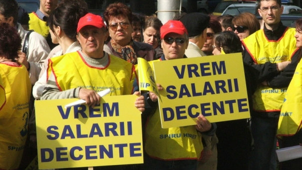 Profesorii ameninţă cu proteste dacă Guvernul nu rezolvă problemele salariale  Foto arhiva