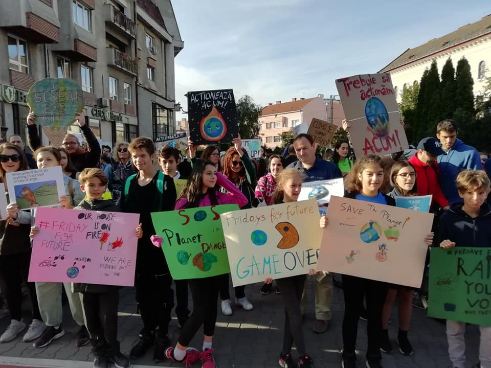 Zeci de clujeni au participat la greva climatică