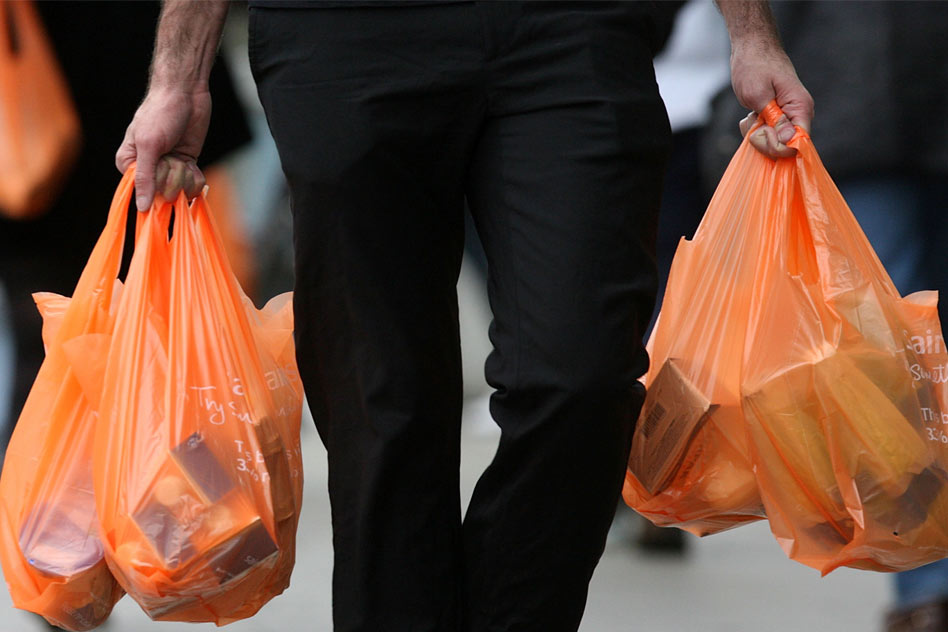 Data de la care vânzarea pungilor de plastic va fi interzisă