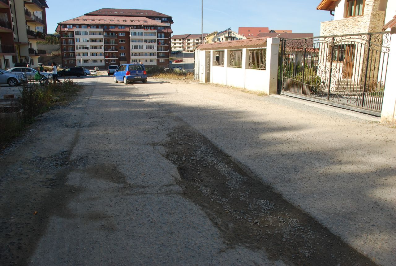 Strada fără asfalt şi iluminat