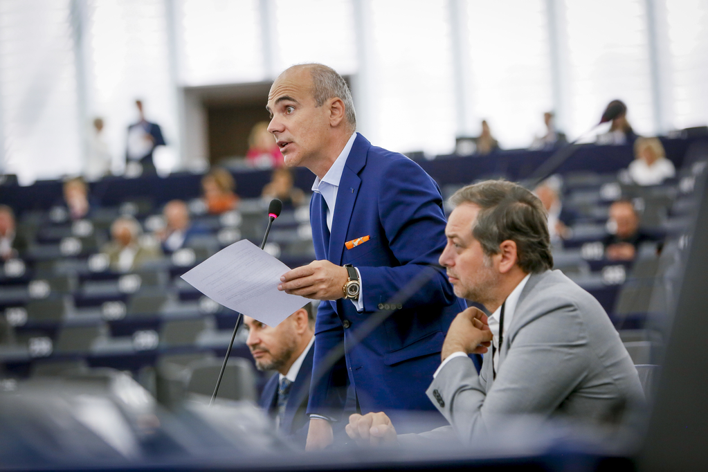 Dubla măsură a PNL. Au acuzat corupția PSD