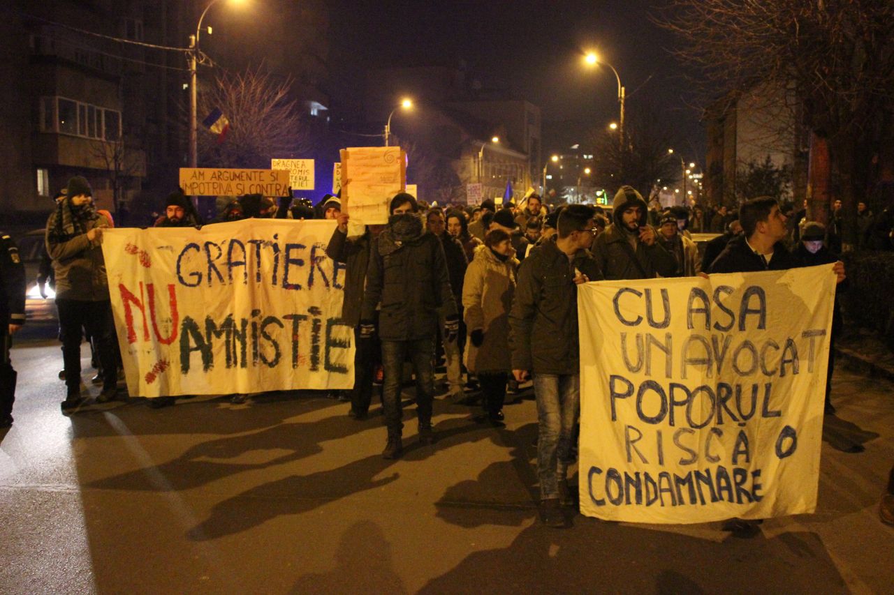 Peste 10.000 de clujeni au ieşit duminică în stradă