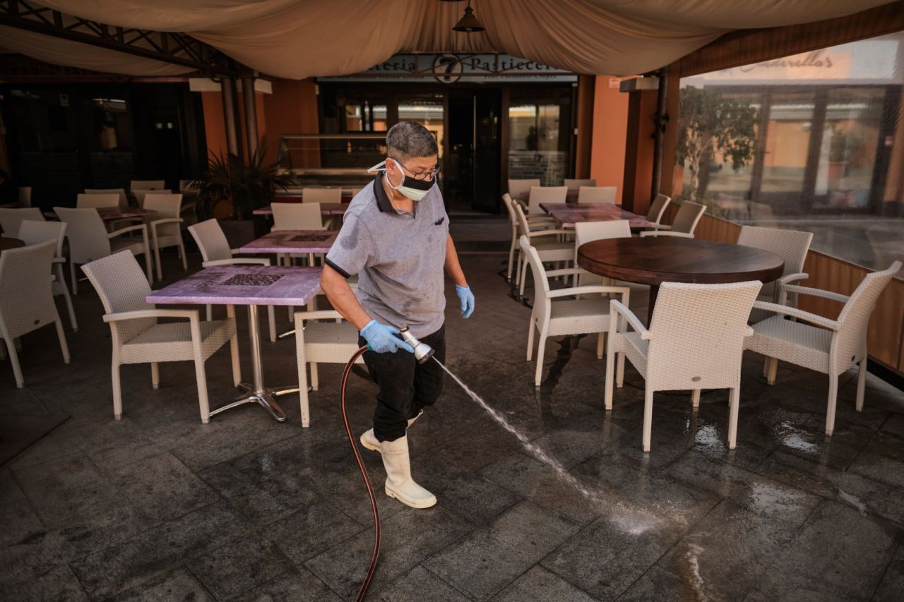 Patronii din Cluj nu vor testare antigen în restaurante: „E o tâmpenie. Nu stau să bag bățul în nas la clienți”
