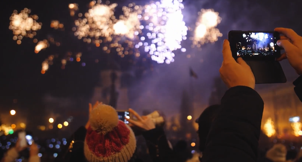 Revelionul în Cluj pe când COVID-19 nu exista. Momente de neuitat de când sute de clujeni se strângeau în Centru de Anul Nou. FOTO/VIDEO