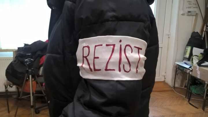 oamenii nu renunta la proteste