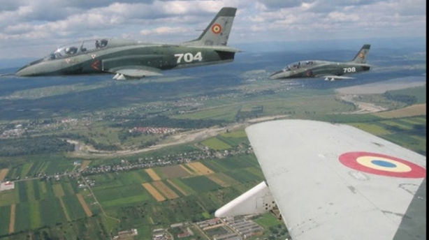 12 militari americani