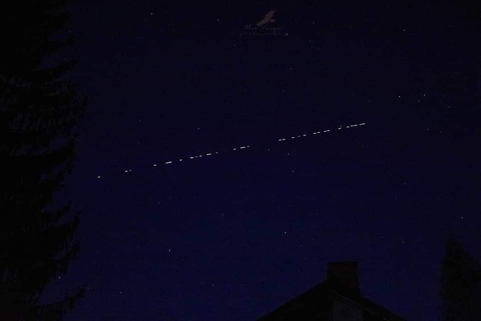Imagini inedite. Șir de sateliți StarLink
