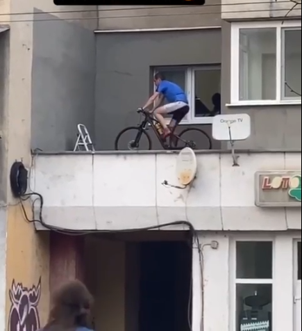sătul de restricțiile COVID-19