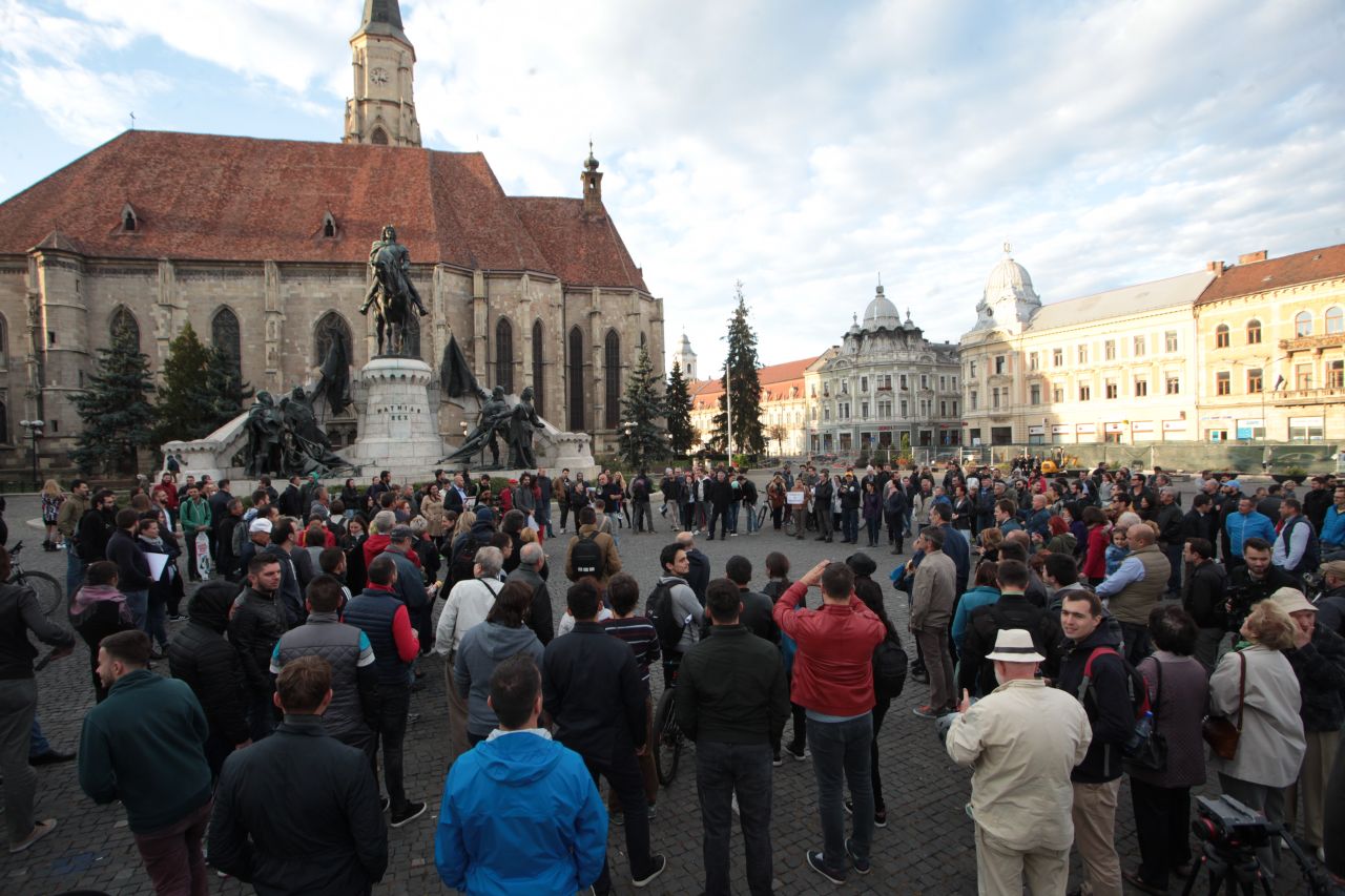 Clujenii protestează faţă de decizia Senatului în cazul Gabriel Oprea