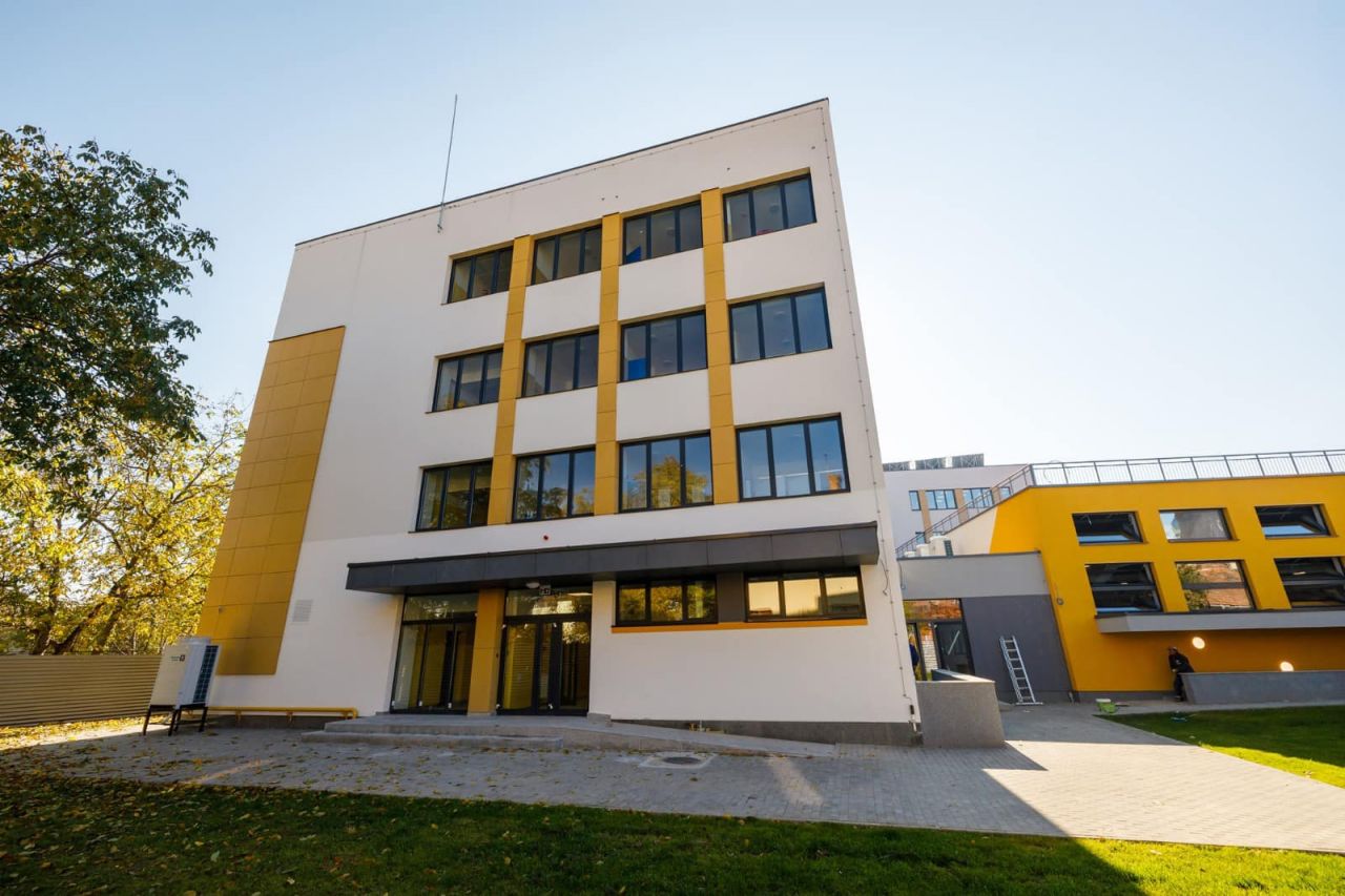 modernizat și extins. Elevii vor avea laboratoare