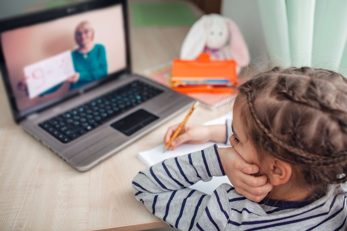 Școala online a avut un impact negativ în educașia copiilor