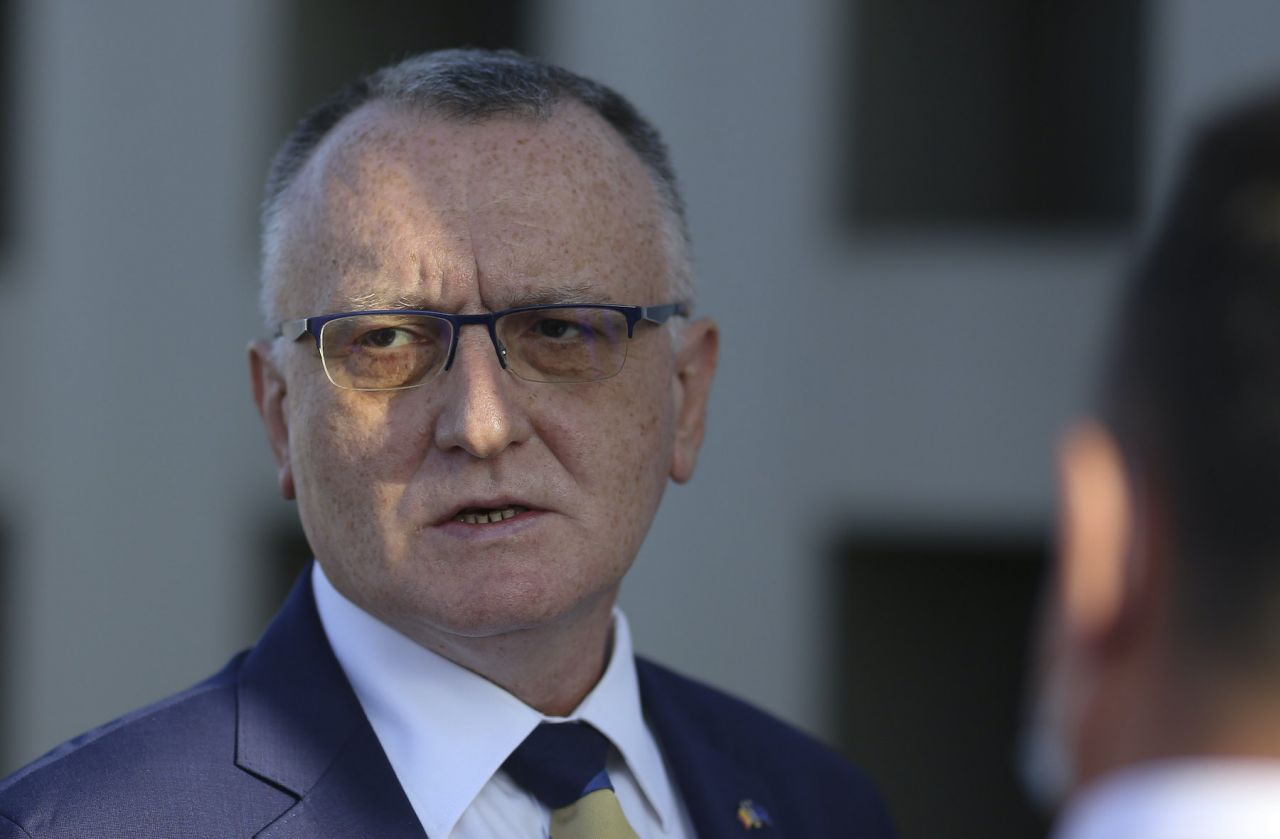 activitatea pentru acea clasă va fi suspendată”