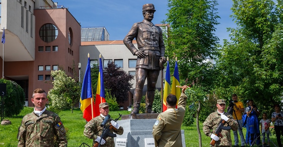 Statuia generalului Gh. Mărdărescu