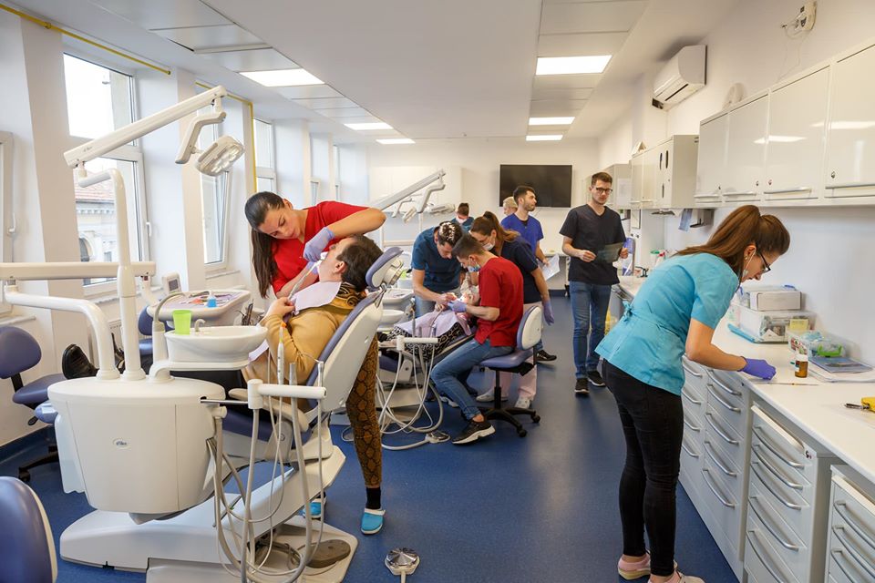 Primăria alocă 300.000 lei pentru tratamente stomatologice gratuite pentru clujenii cu venituri reduse