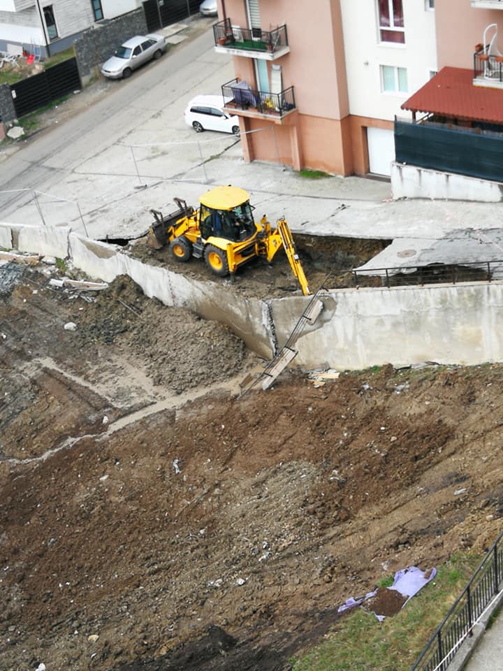 Au început lucrările la drumul surpat de pe strada Edgar Quinet