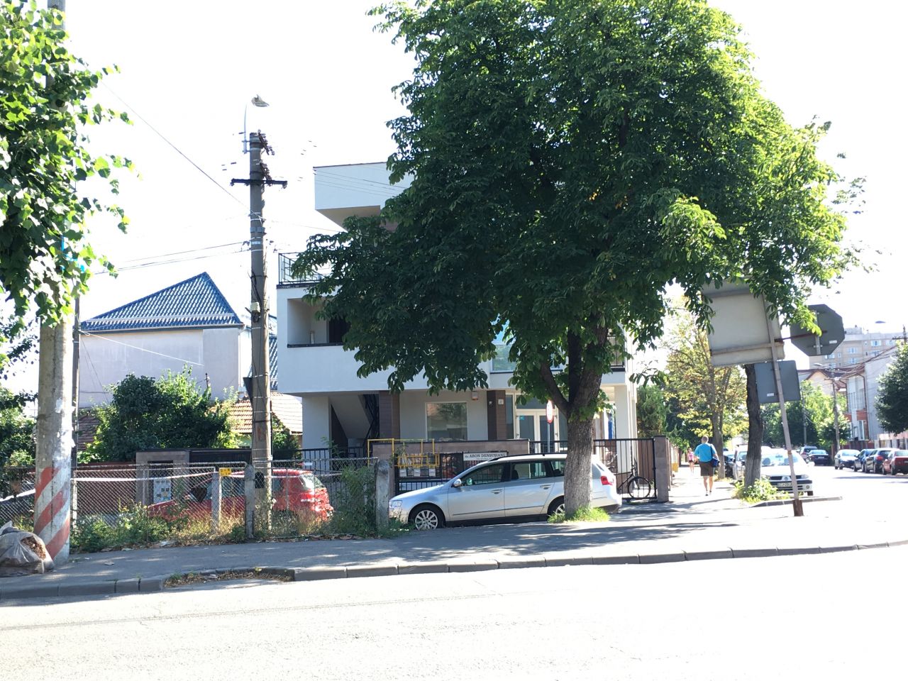 Vedere din fata a vilei de pe strada Aron Densusianu