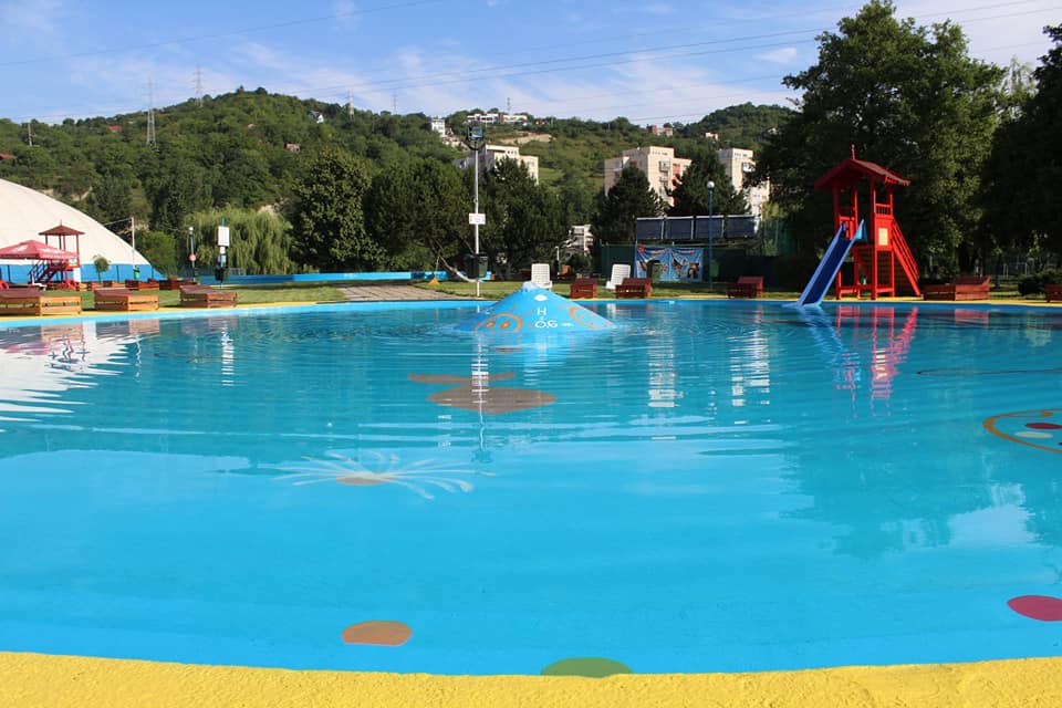 primaria-se-lasa-batuta-si-renunta-la-un-proiect-mai-vechi-de-ce-nu-poate-fi-extins-strandul-din-grigorescu-si-ce-solutii-exista