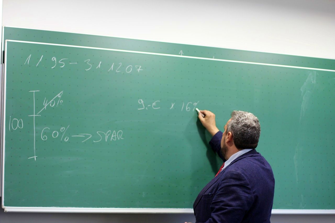 Peste 7.000 de profesori NU doresc să se vaccineze anti-COVID19. Există vreo șansă ca școlile să se redeschidă în ianuarie?