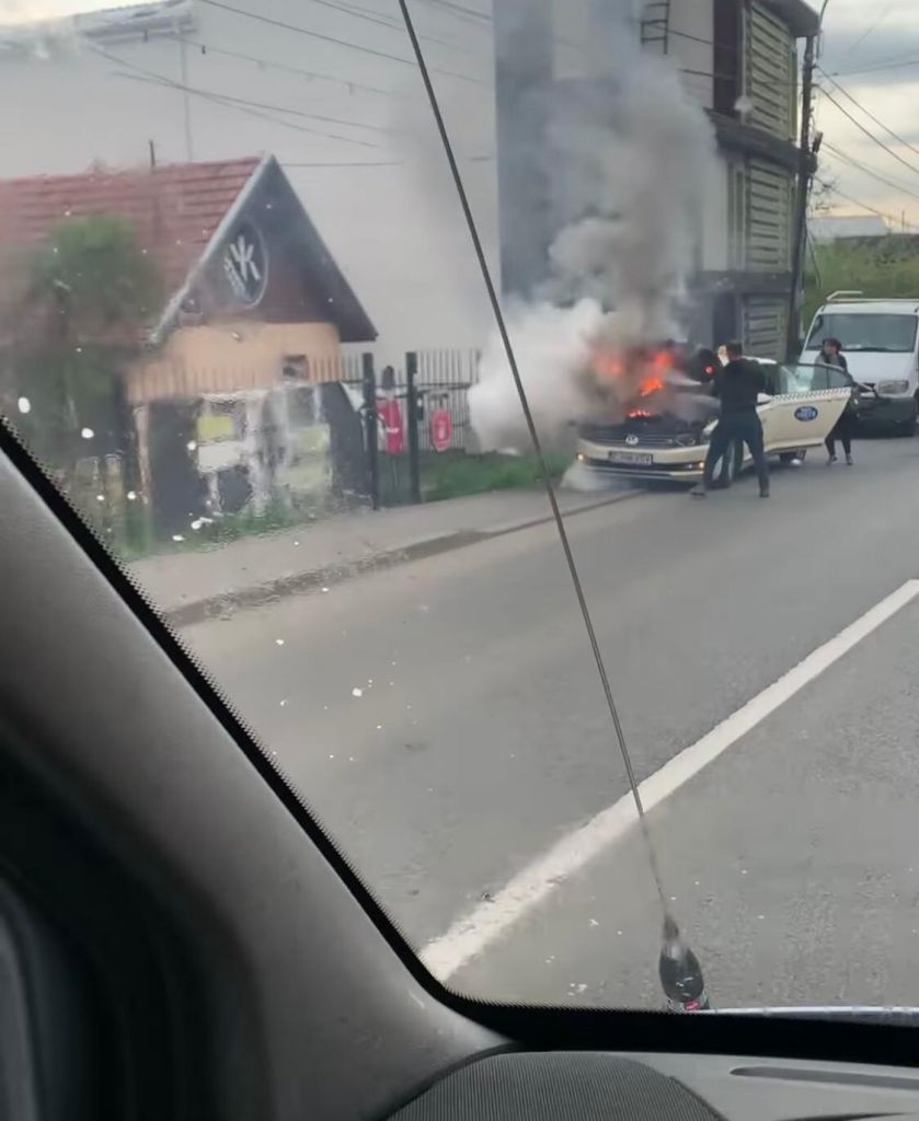 ÎN FLĂCĂRI pe Tăietura Turcului. Un taximetrist