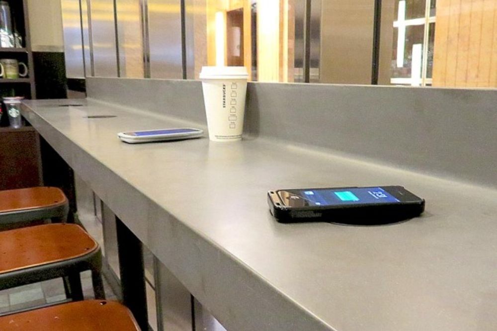 Bărbat prins de polițiști în Piața Gării după ce a furat un telefon de pe tejgheaua unui bar
